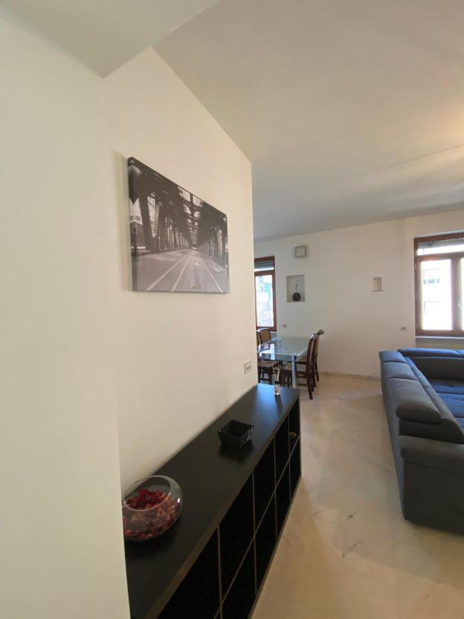 Elegante Appartamento In Centro Bergamo Exterior photo